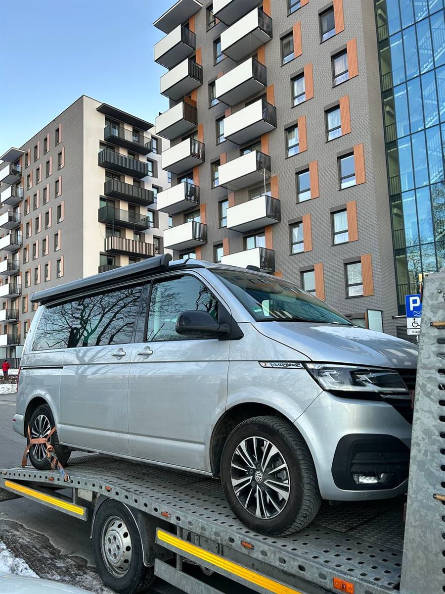 Перевозка микроавтобуса Volkswagen на эвакуаторе