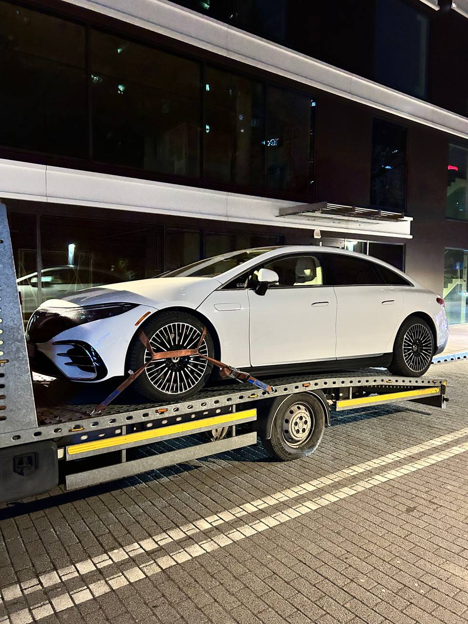 Ночная перевозка электрического Mercedes — Laweta24Wawa